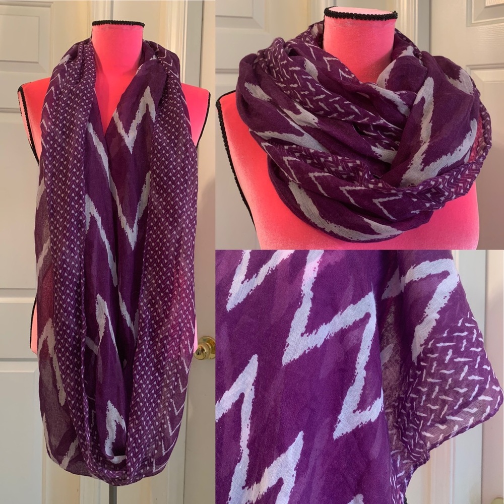 Lightweight infinity scarf, purple & white pattern